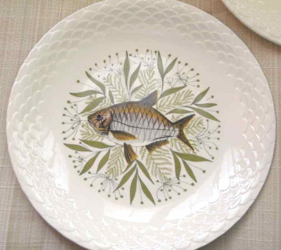 GIE23 Dinner Plate by Faiencerie De Gien-1