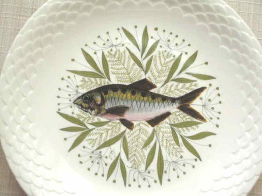 GIE23 Dinner Plate by Faiencerie De Gien-1