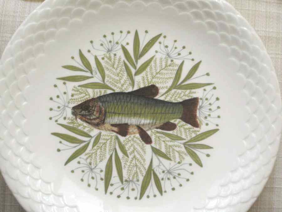 GIE23 Dinner Plate by Faiencerie De Gien-1