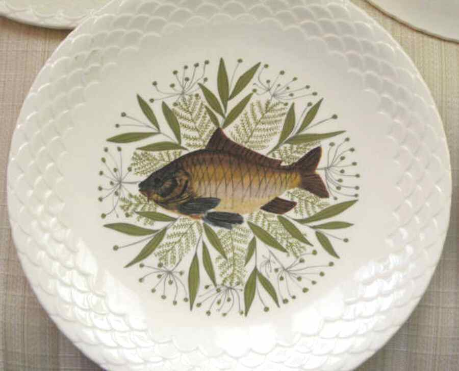 GIE23 Dinner Plate by Faiencerie De Gien-1