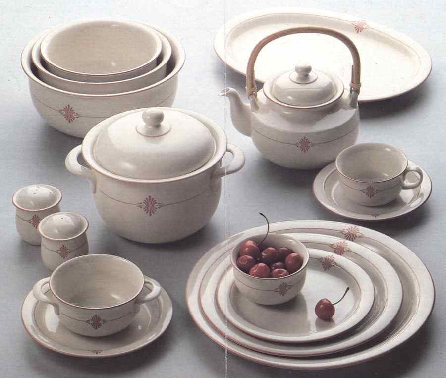 Linnea Dinner Plate by Goebel-1