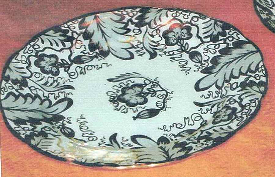 Inverness (Scalloped) Dinner Plate by Grosvenor-1