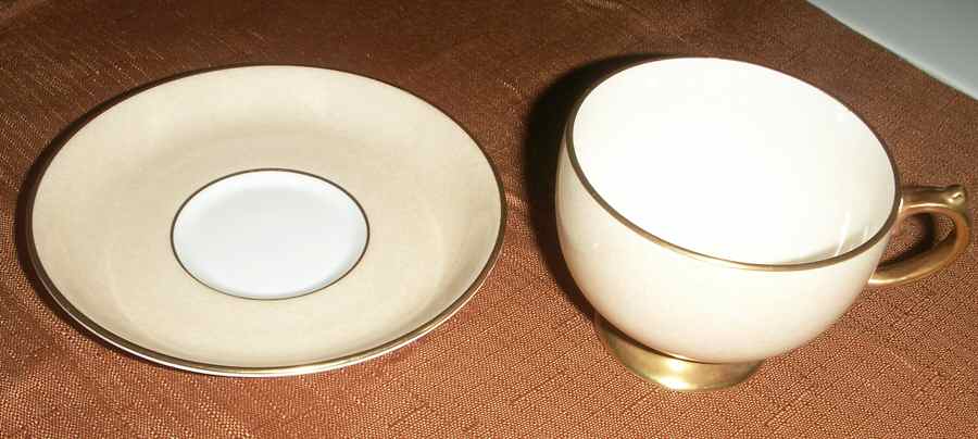 9720 Footed Demitasse Cup & Saucer Set by Grosvenor-1