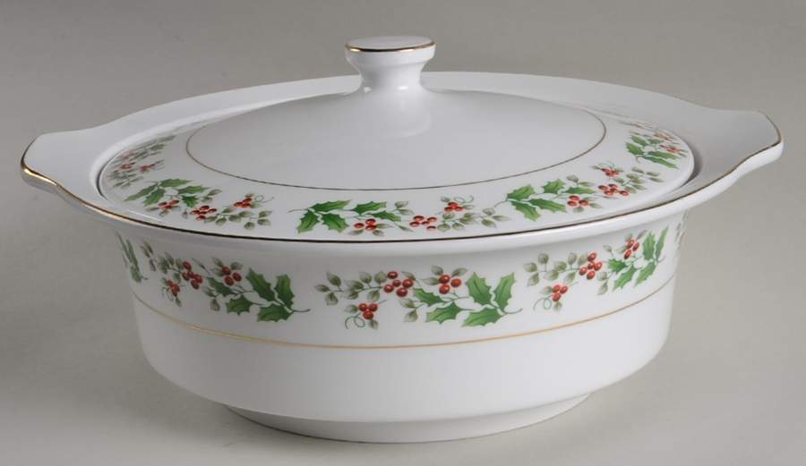 Christmas Harmony 2 Qt Round Covered Casserole by Gibson Designs-1