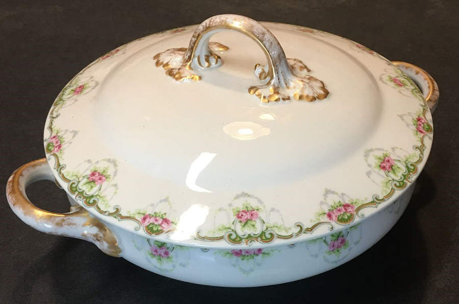 GUE667 Round Covered Vegetable by WM Guerin-1