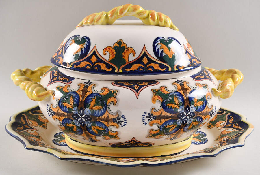 GCC42 Tureen & Lid w/Underplate by Godinger-1