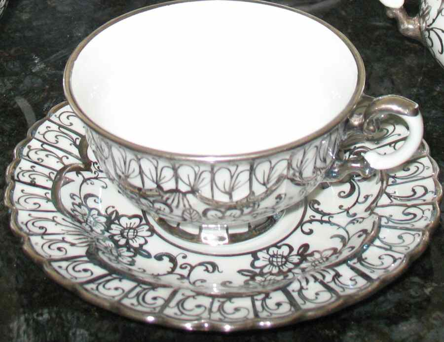 GIN288 Footed Cup & Saucer Set by Ginori 1735-1
