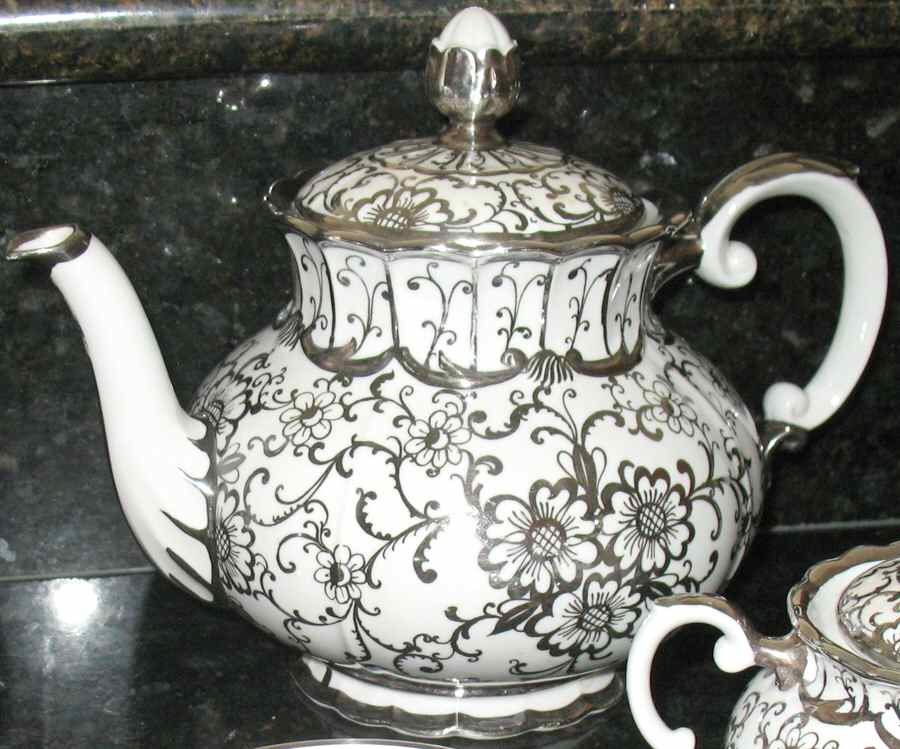 GIN288 Teapot & Lid by Ginori 1735-1