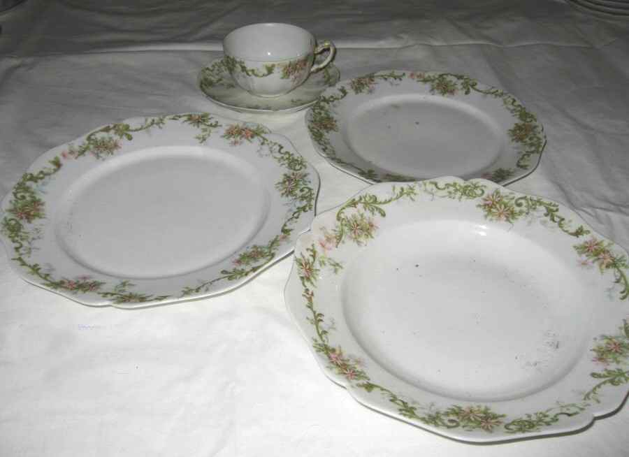 GUE677 Dinner Plate by WM Guerin-1