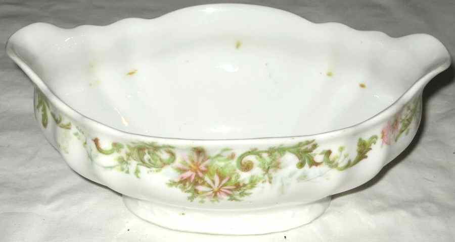 GUE677 Gravy Boat by WM Guerin-1
