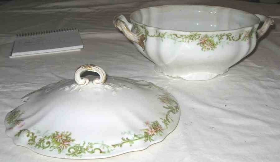 GUE677 Round Covered Vegetable by WM Guerin-1