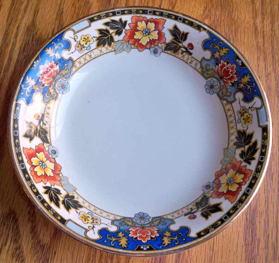 V2020 Dinner Plate by Grimwades (England)-1