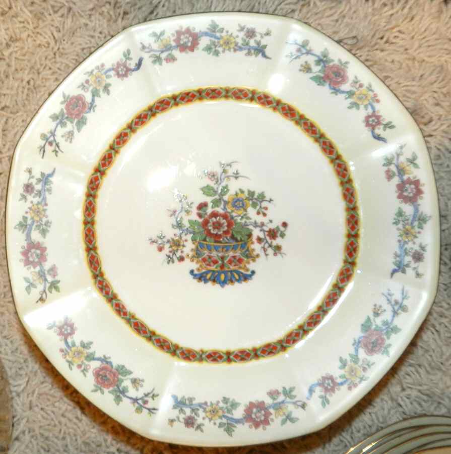GUE684 Dinner Plate by WM Guerin-1