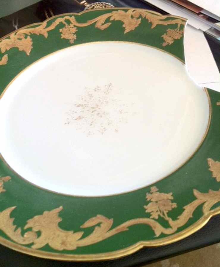 GUE686 Dinner Plate by WM Guerin-1