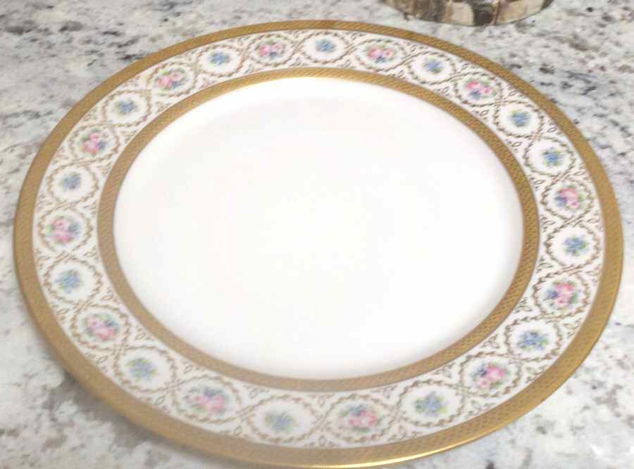 GUE703 Dinner Plate by WM Guerin-1