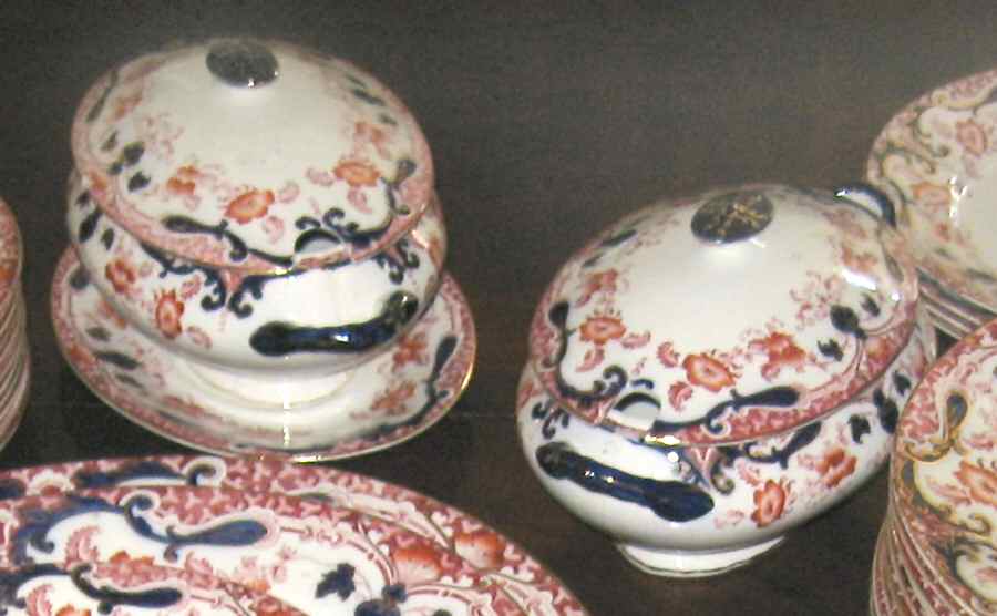 Nelson Red and Blue Sauce Boat & Lid with Underplate by Grimwades (England)-1