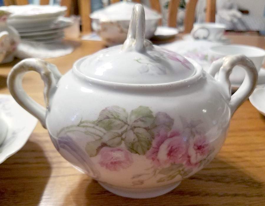 GUE708 Sugar Bowl & Lid by WM Guerin-1