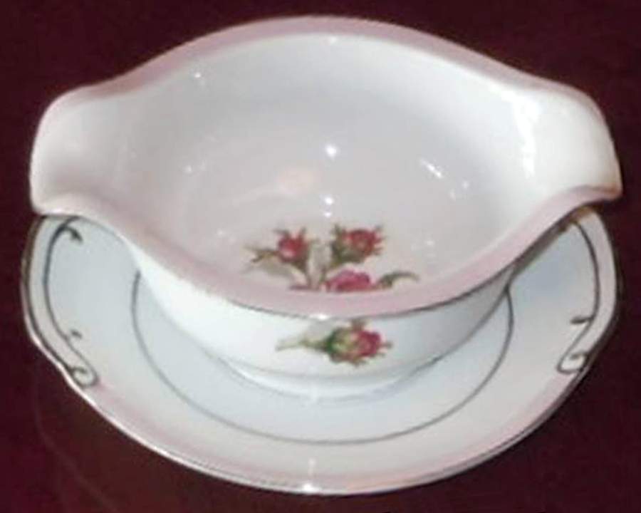 GCO13 Gravy Boat with Attached Underplate by Gold Coast-1