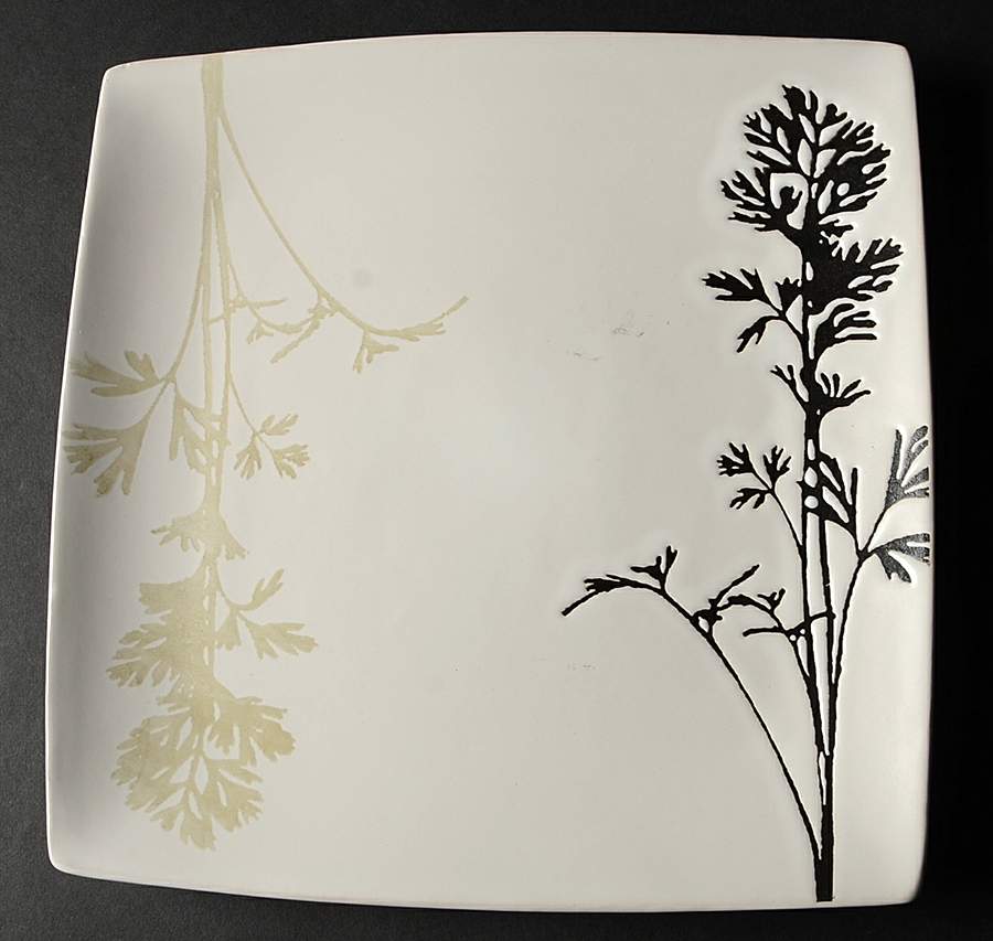 Moorpark Dinner Plate by Gibson Designs-1
