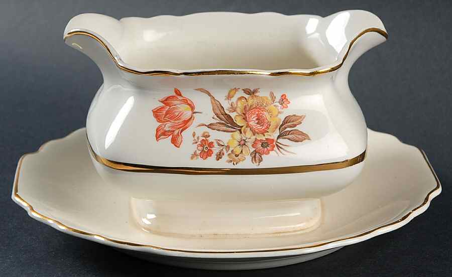 GEO556 Gravy Boat with Attached Underplate by WS George-1
