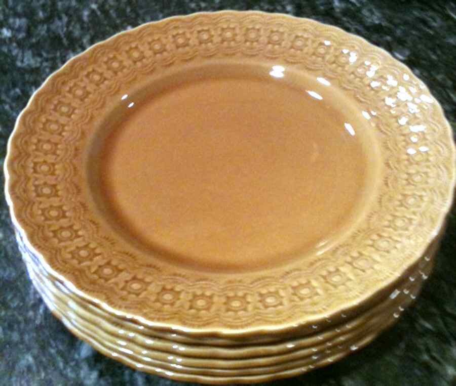 GIE34 Dinner Plate by Faiencerie De Gien-1