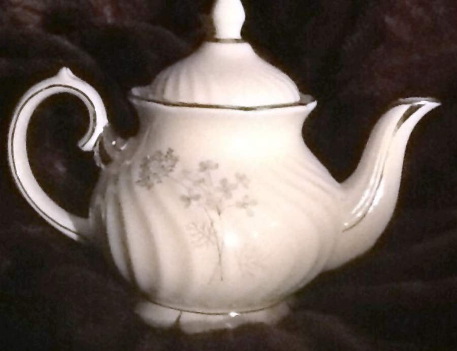 W837 Teapot & Lid by Gibsons-England-1