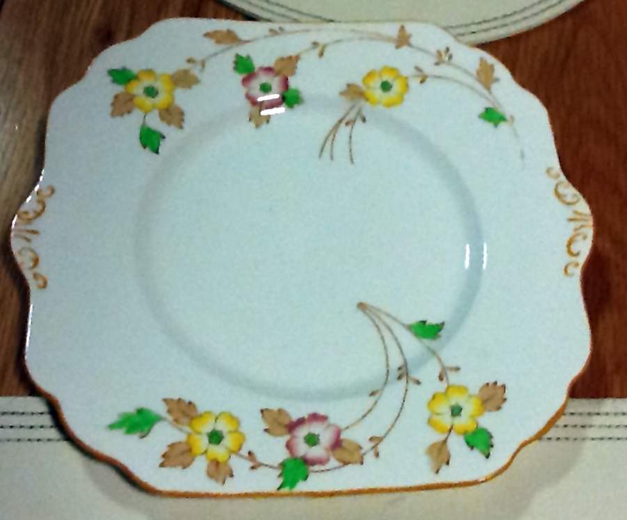 GLD62 Square Handled Cake Plate by Gladstone-1