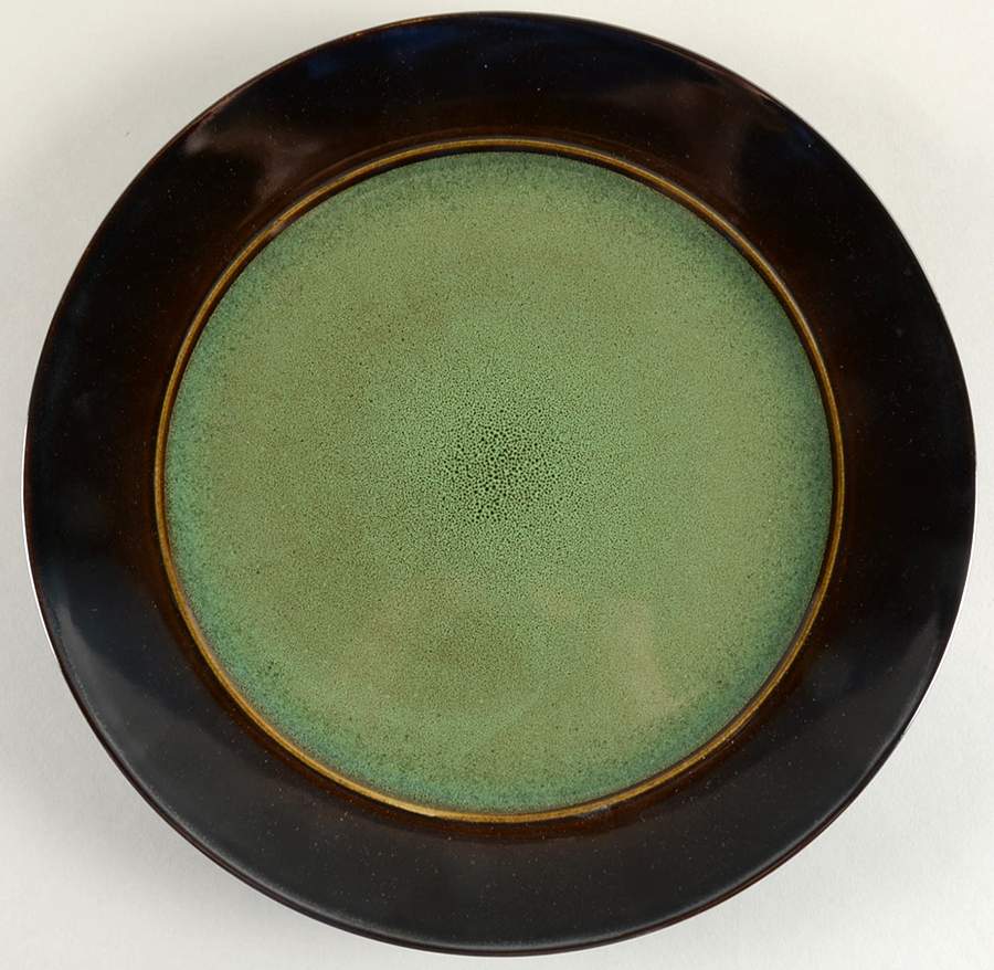 Bella Galleria Green Dinner Plate by Gibson Designs-1