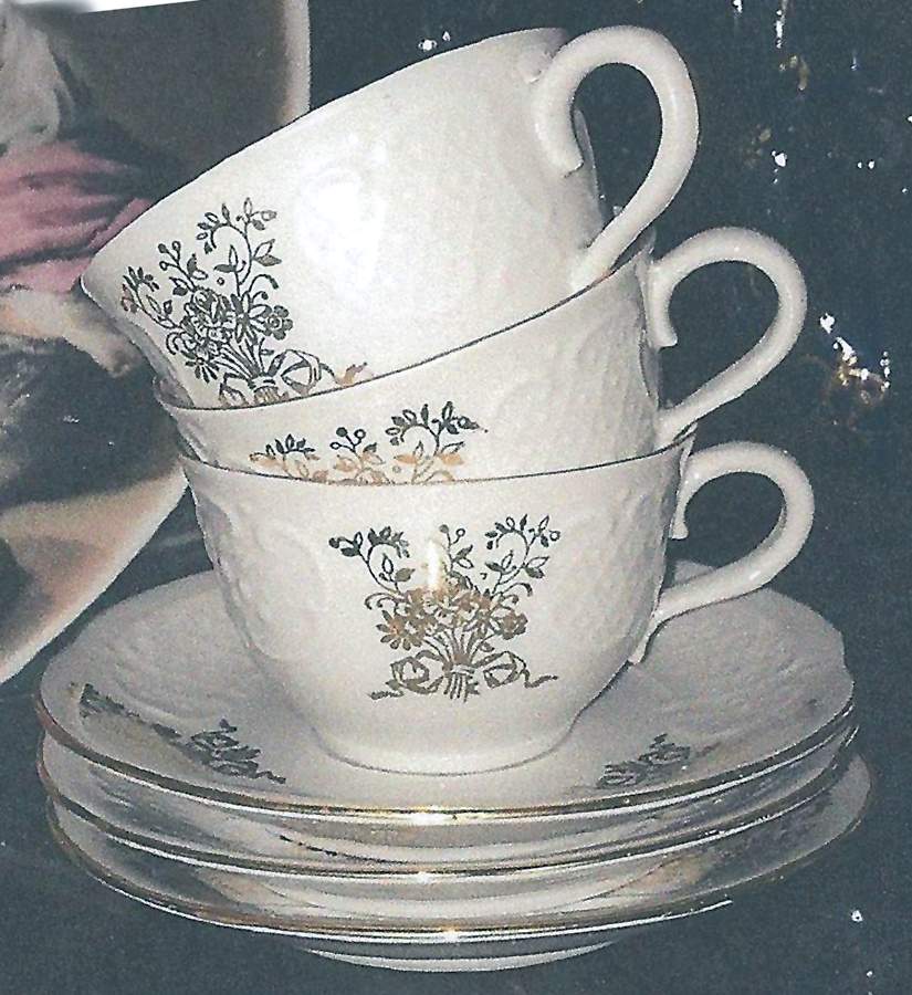GIN331 Footed Cup & Saucer Set by Ginori 1735-1