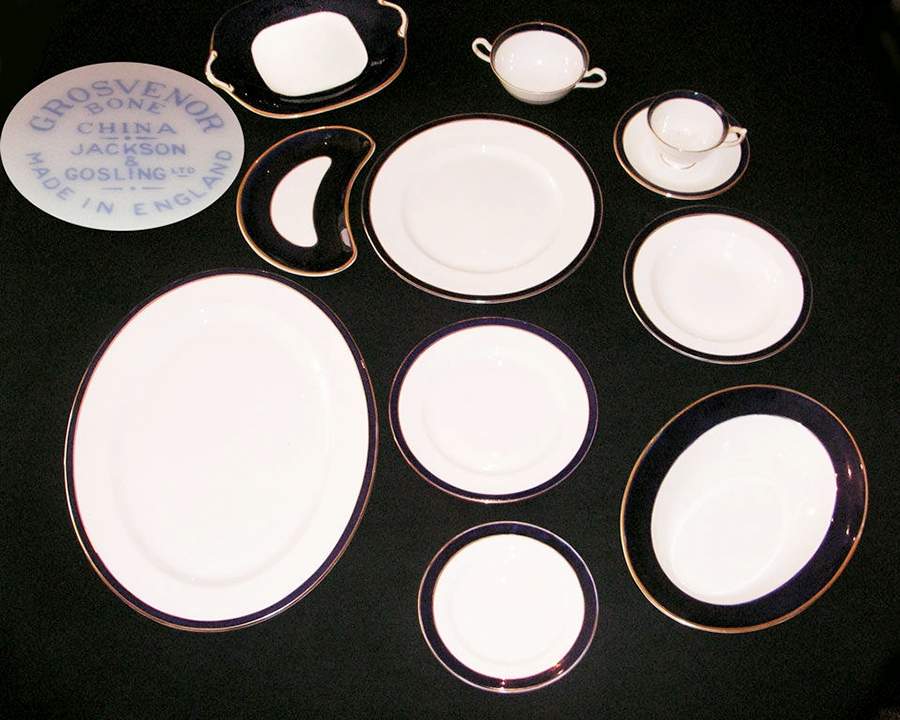 GRO80 Square Handled Cake Plate by Grosvenor-1