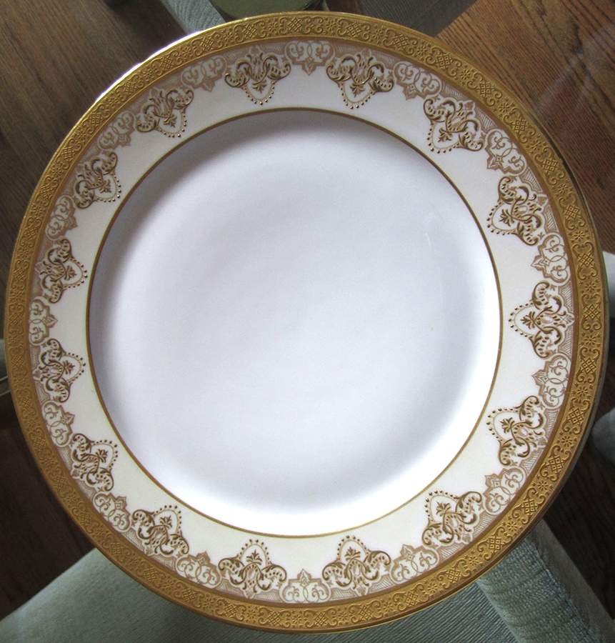 GUE762 Dinner Plate by WM Guerin-1