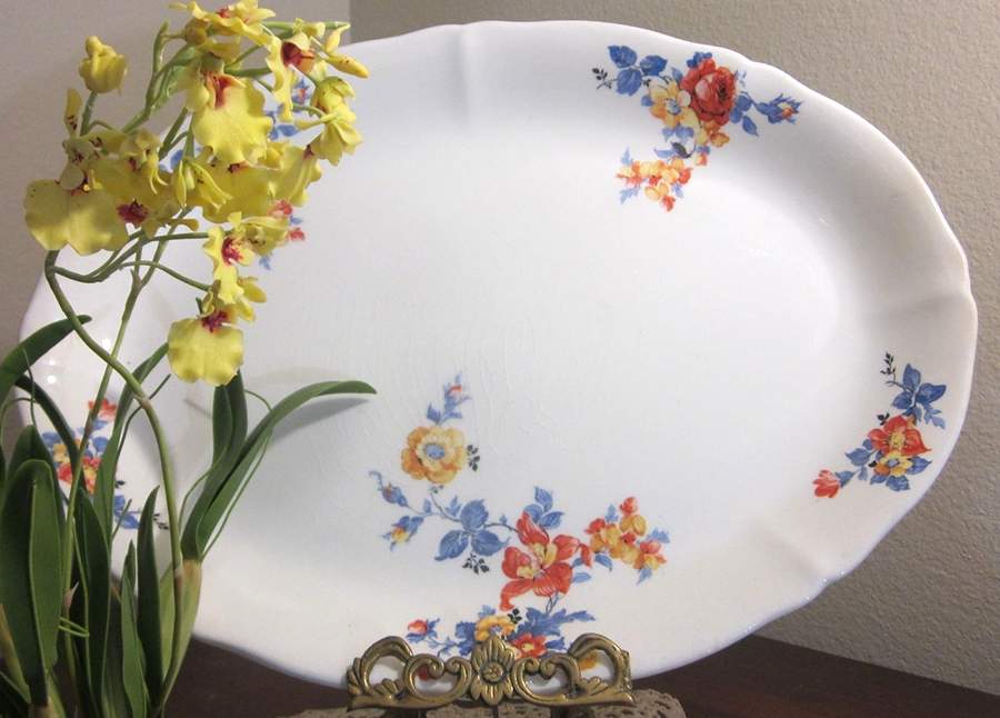 GEO589 12" Oval Serving Platter by WS George-1
