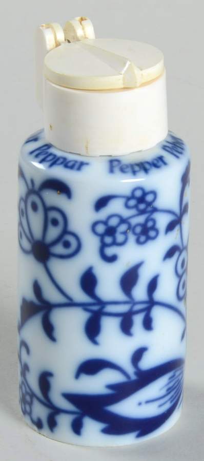 Blue Onion Pepper Shaker by Gerold Porzellan-1