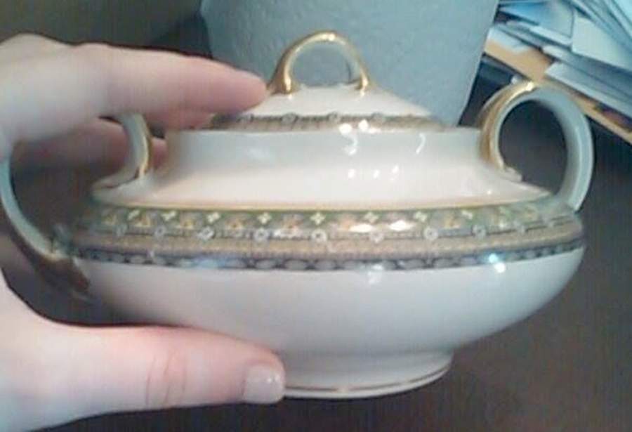 GUE781 Sugar Bowl & Lid by WM Guerin-1