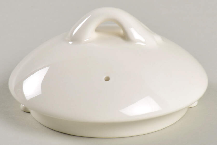 Rocaille Blanc (White) Lid for Teapot by Faiencerie De Gien-1