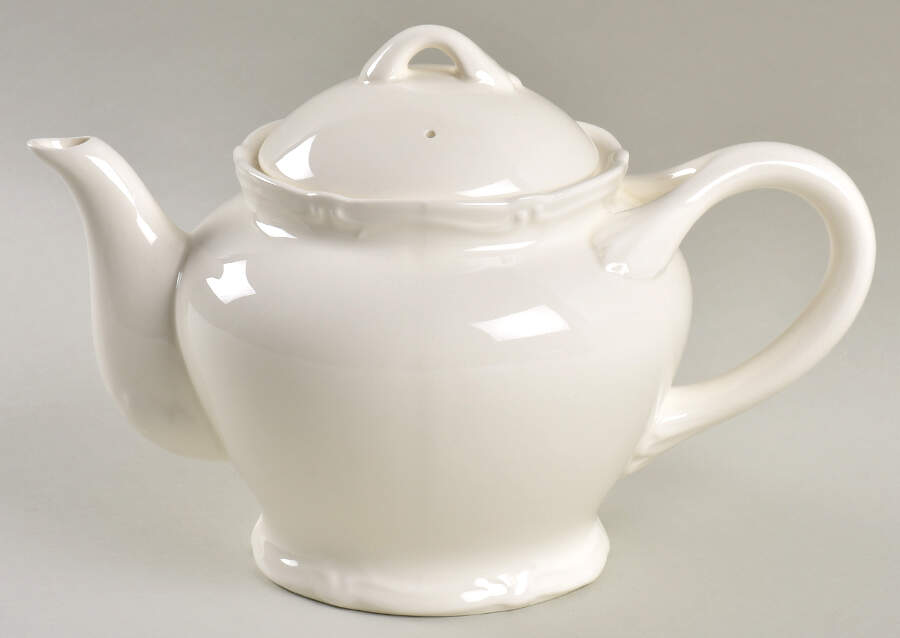 Rocaille Blanc (White) Teapot & Lid by Faiencerie De Gien-1