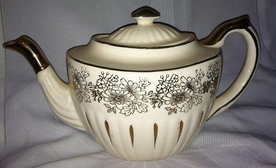 W789 Teapot & Lid by Gibsons-England-1