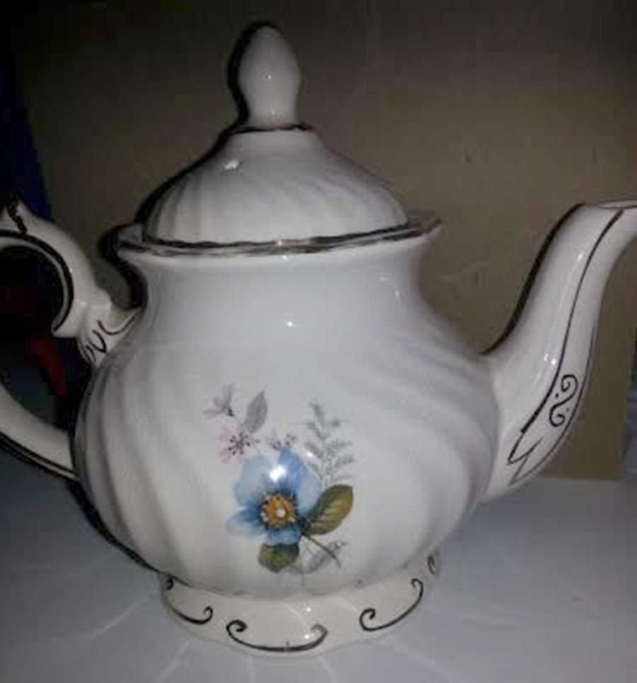 W838 Teapot & Lid by Gibsons-England-1
