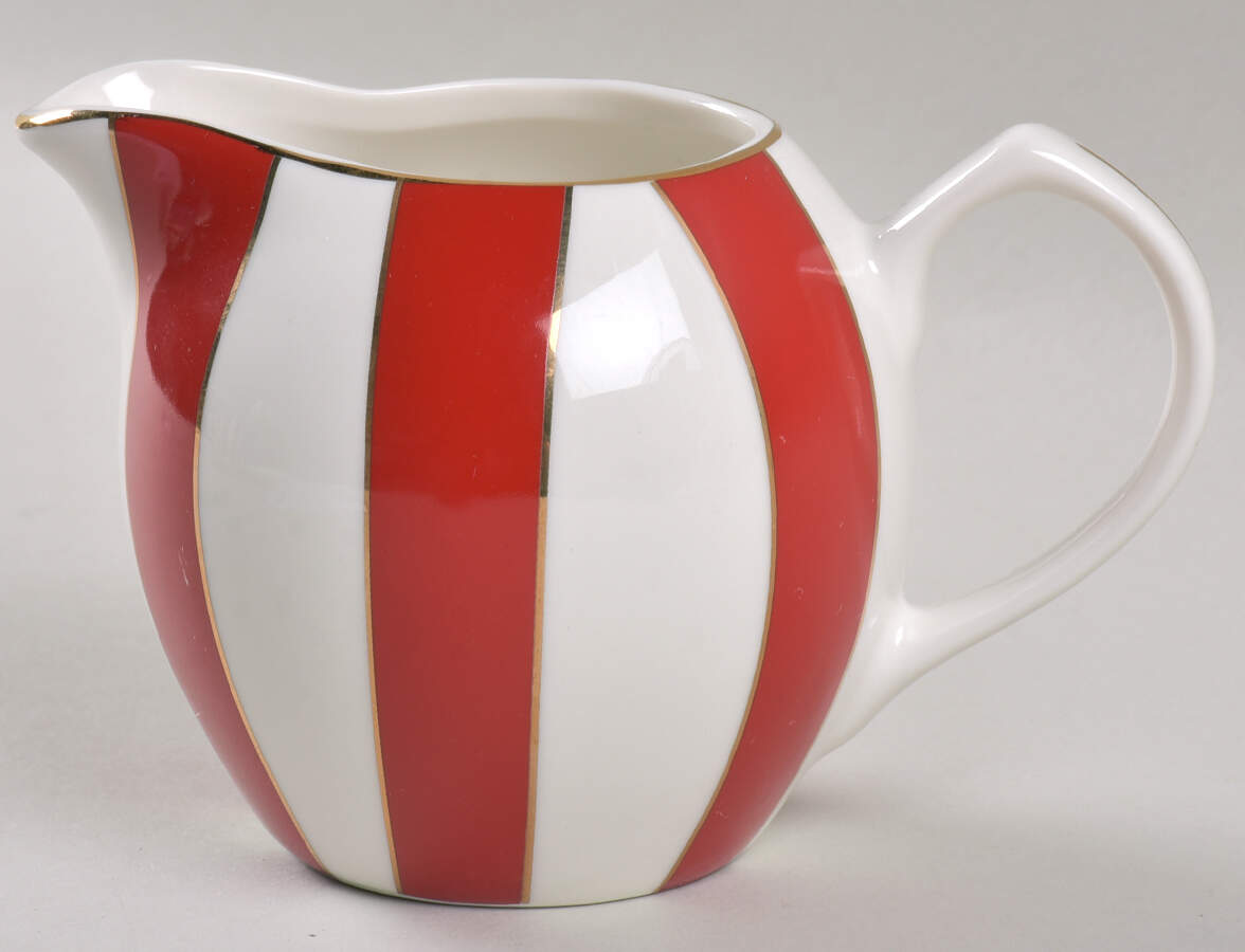 Red Scallop Creamer by Grace's Teaware-1