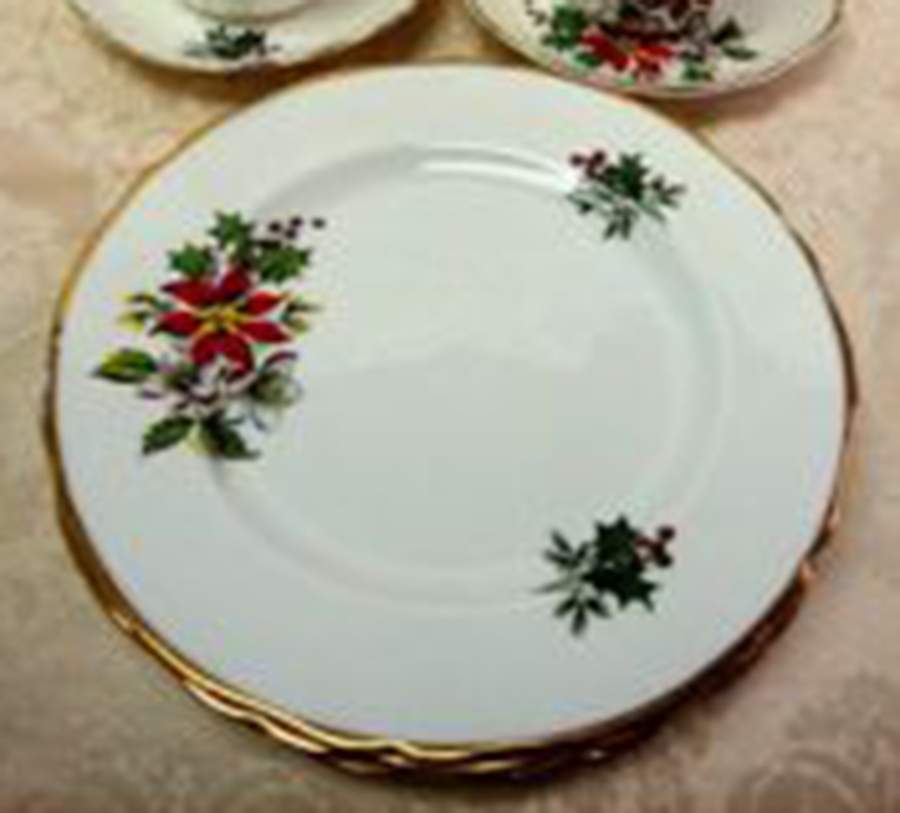 Christmas Holly Dinner Plate by Grosvenor-1