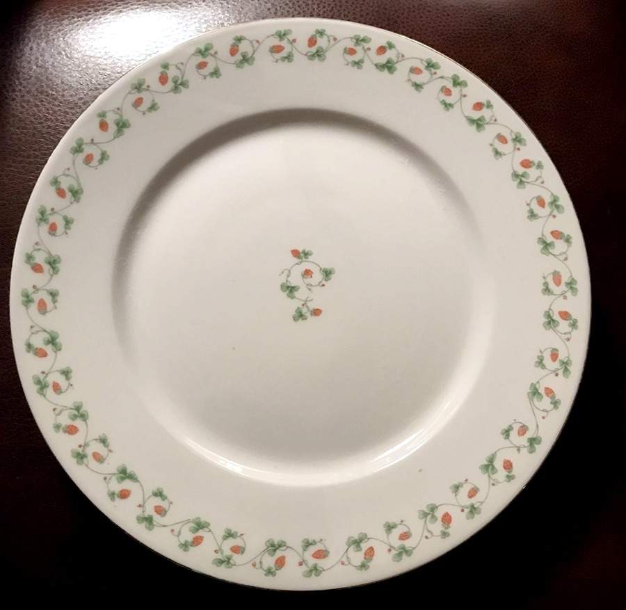 GUE827 Dinner Plate by WM Guerin-1