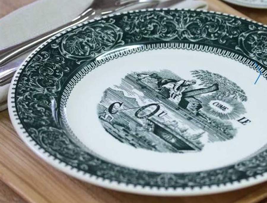 Les Depareillees Dinner Plate by Faiencerie De Gien-1