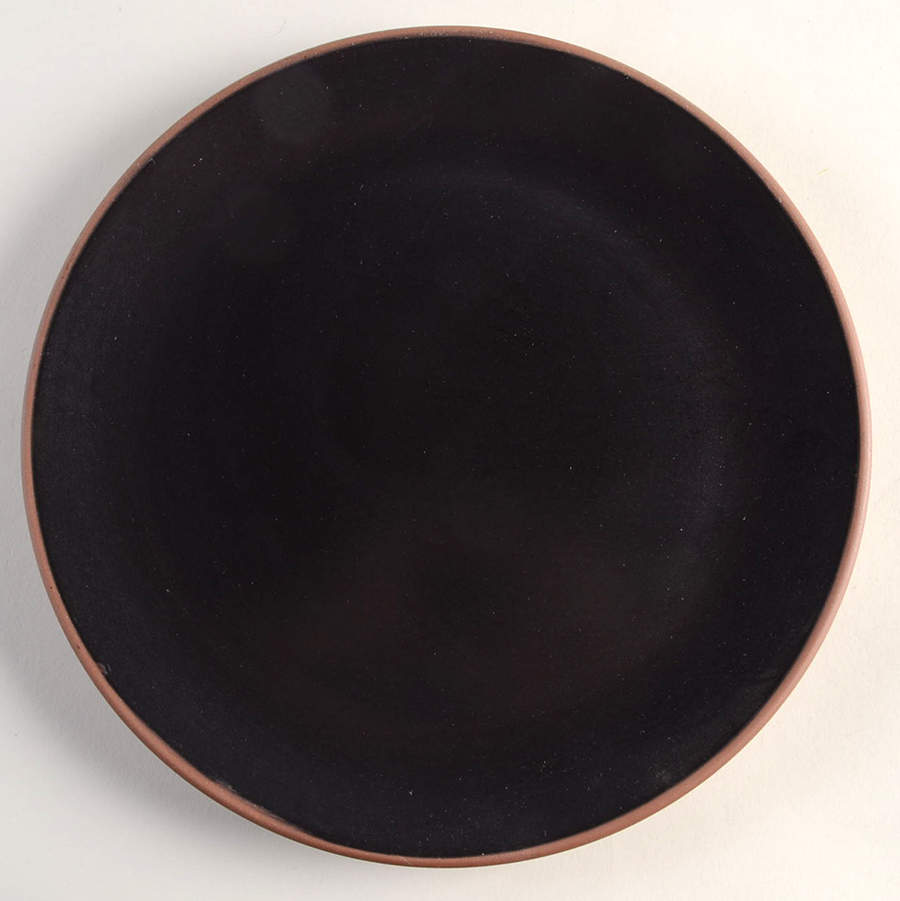 Contempo Classic Black Dinner Plate by Gibson Designs-1
