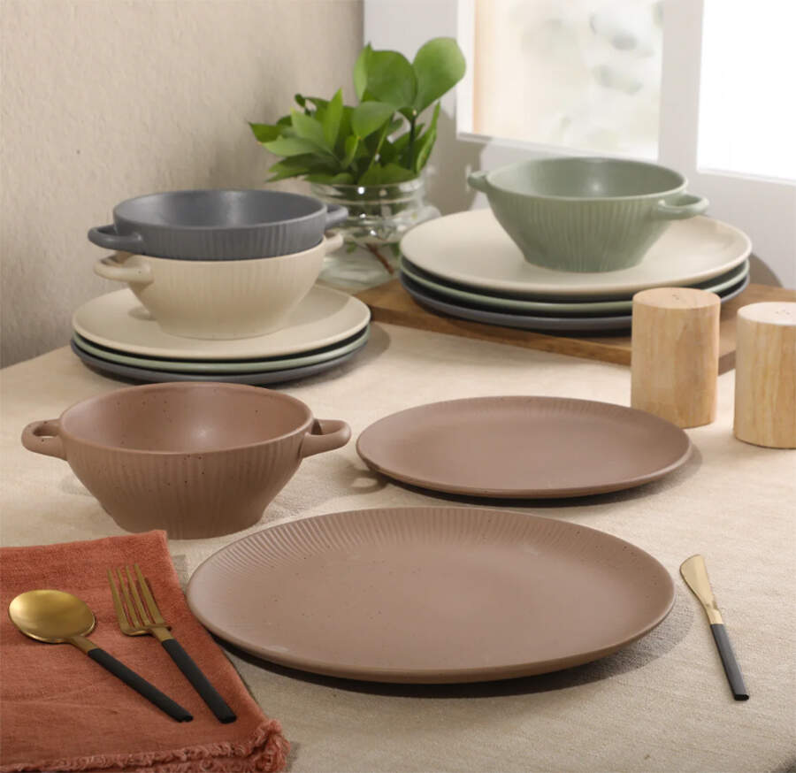 Clover Hill Dinner Plate by Gibson Designs-1