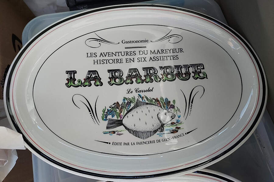 Les Aventures Du Mareyeur 12" Oval Serving Platter by Faiencerie De Gien-1