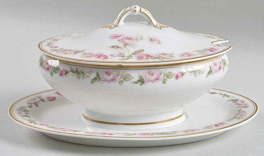 The Amstel Gravy Boat & Lid w/Underplate by Haviland-1