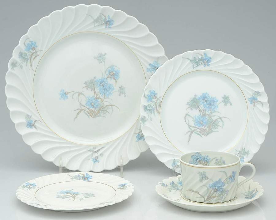 Bergere (Blue Flowers, Gold Verge) 40 Piece Estate Set by Haviland-1