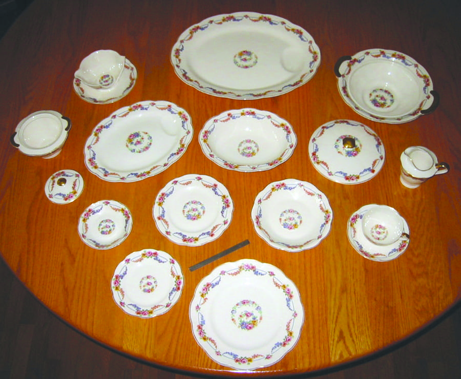 Burgundy (New York) 12" Oval Serving Platter by Haviland-1