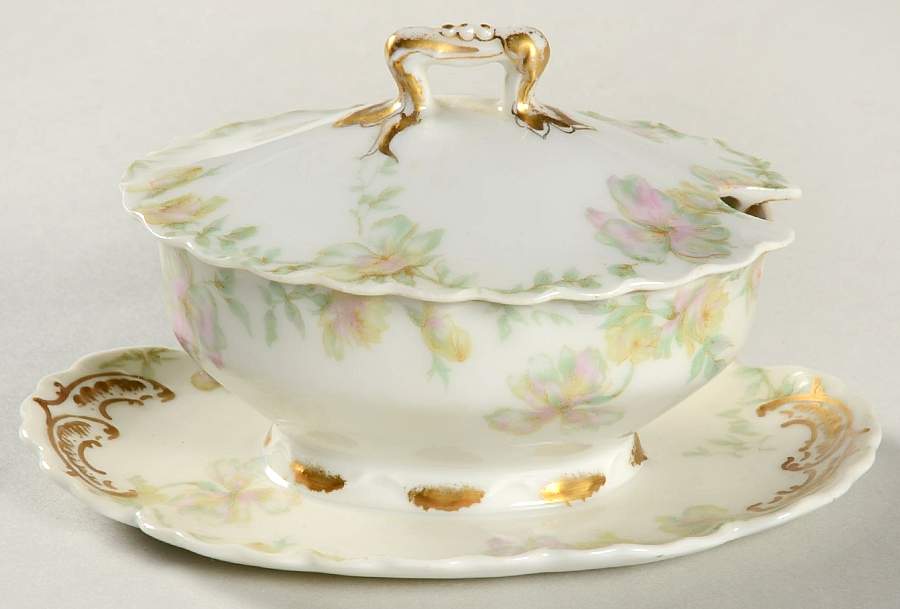 Countess Gravy Boat w/Attached Underplate & Lid by Haviland-1