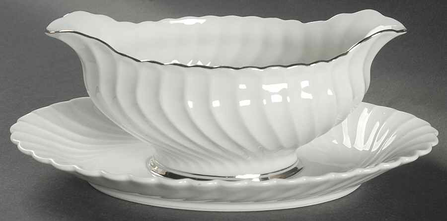 Deauville Gravy Boat with Attached Underplate by Haviland-1